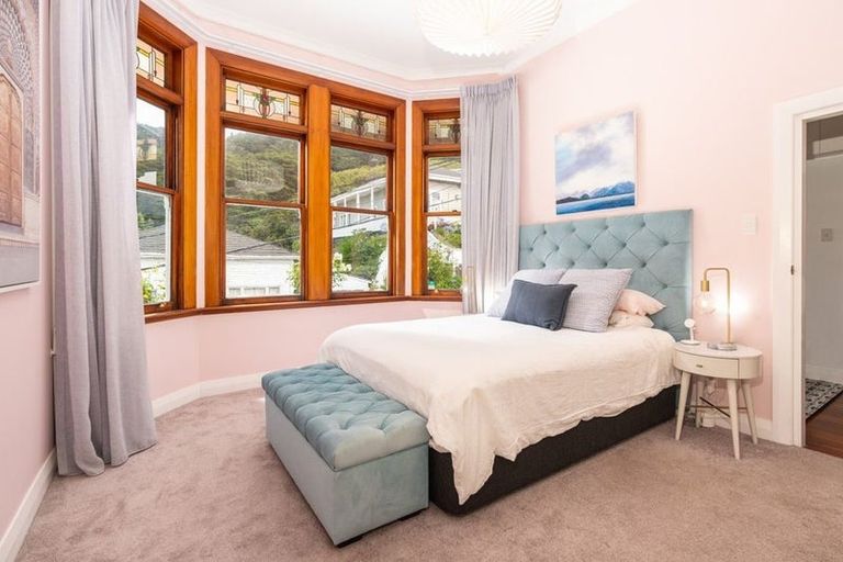 Photo of property in 2 Shannon Street, Mount Victoria, Wellington, 6011