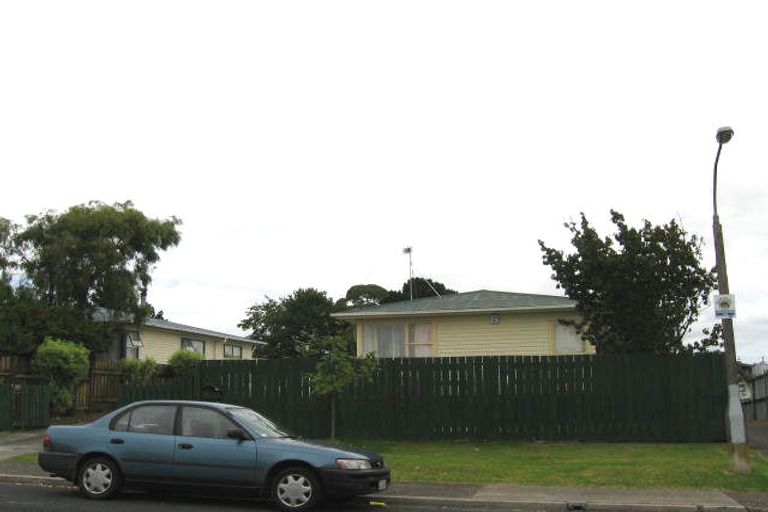 Photo of property in 96 Lauderdale Road, Birkdale, Auckland, 0626