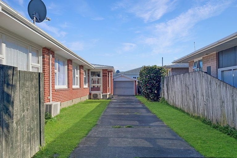 Photo of property in 2/10 Aorangi Road, Bryndwr, Christchurch, 8053
