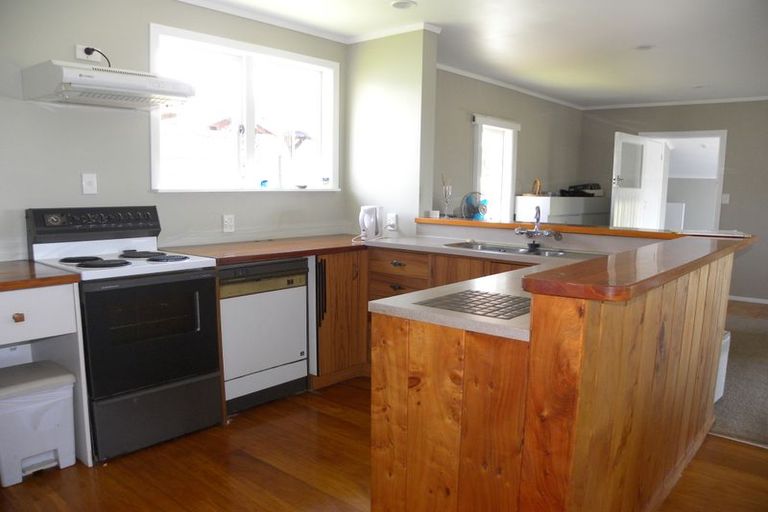 Photo of property in 12 Tahuna Avenue, Raglan, 3225