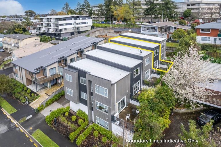 Photo of property in 4/12 Scotland Place, Hillcrest, Hamilton, 3216