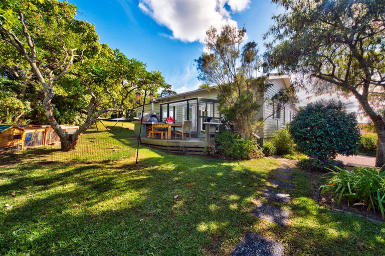 Photo of property in 198 Golf Road, Titirangi, Auckland, 0604