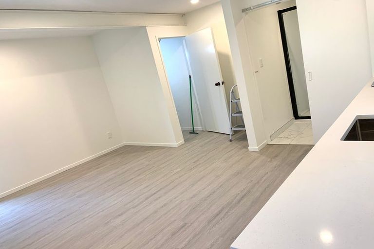 Photo of property in 4 Easter Parade, Glen Eden, Auckland, 0602