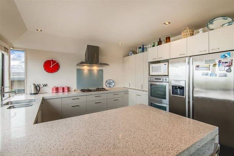 Photo of property in 2/4 Prospect Terrace, Milford, Auckland, 0620