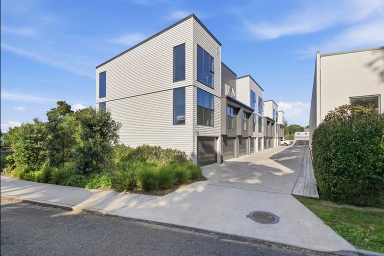 Photo of property in 9/29 Montgomery Road, Judea, Tauranga, 3110