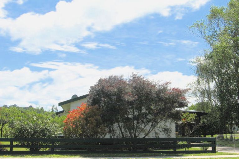 Photo of property in 17 Main Road, Tolaga Bay, 4077