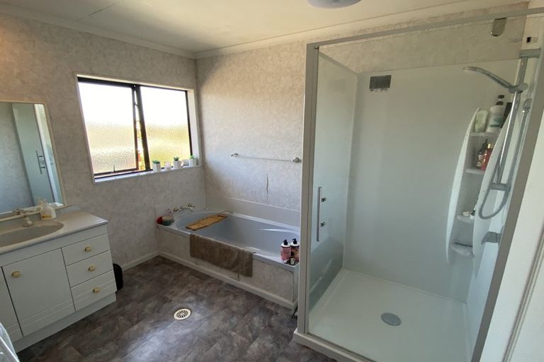 Photo of property in 25 Rosebank Avenue, Kelvin Grove, Palmerston North, 4414