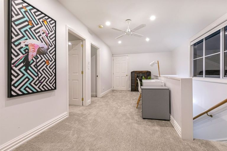 Photo of property in 27 Almond Grove, Greenhithe, Auckland, 0632