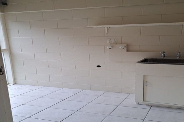 Photo of property in 280 Great South Road, Papakura, 2110