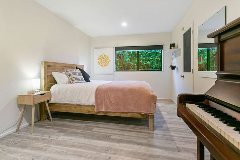 Photo of property in 1/25 Nigel Road, Browns Bay, Auckland, 0630