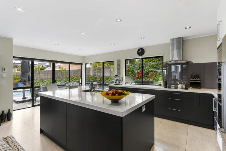 Photo of property in 29 Wiltshire Place, Somerville, Auckland, 2014