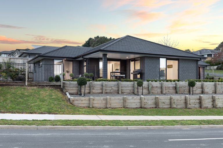 Photo of property in 2 Moira Close, Welcome Bay, Tauranga, 3175