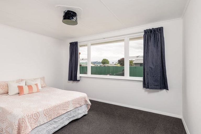 Photo of property in 81 Timaru Road, Waimate, 7924