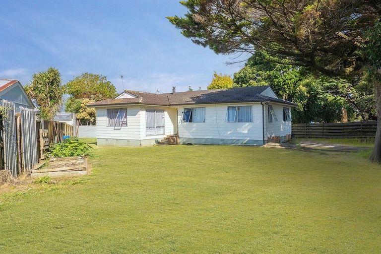 Photo of property in 20 Becker Drive, Weymouth, Auckland, 2103