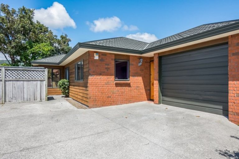 Photo of property in 2/942 High Street, Avalon, Lower Hutt, 5011