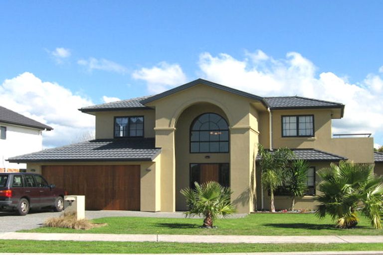 Photo of property in Waimanu Bay Village, 11/1 Piriti Drive, Te Atatu Peninsula, Auckland, 0610