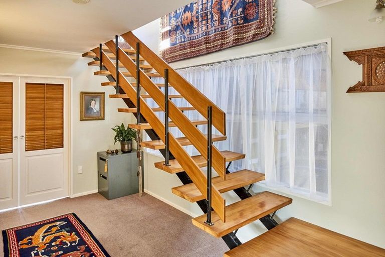 Photo of property in 105 Kahu Road, Paremata, Porirua, 5024