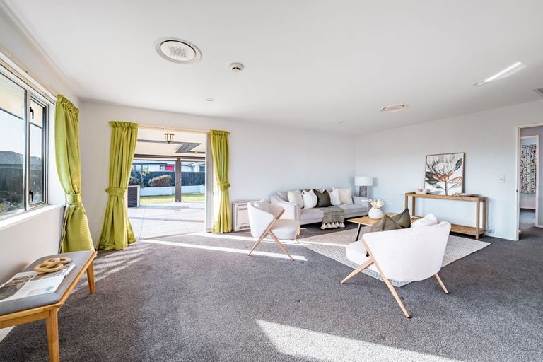 Photo of property in 112 Gayhurst Road, Dallington, Christchurch, 8061