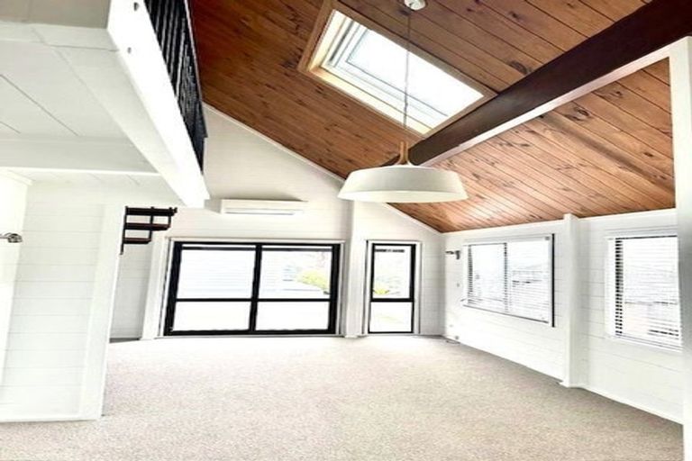 Photo of property in 1/14 Garadice Road, Rothesay Bay, Auckland, 0630