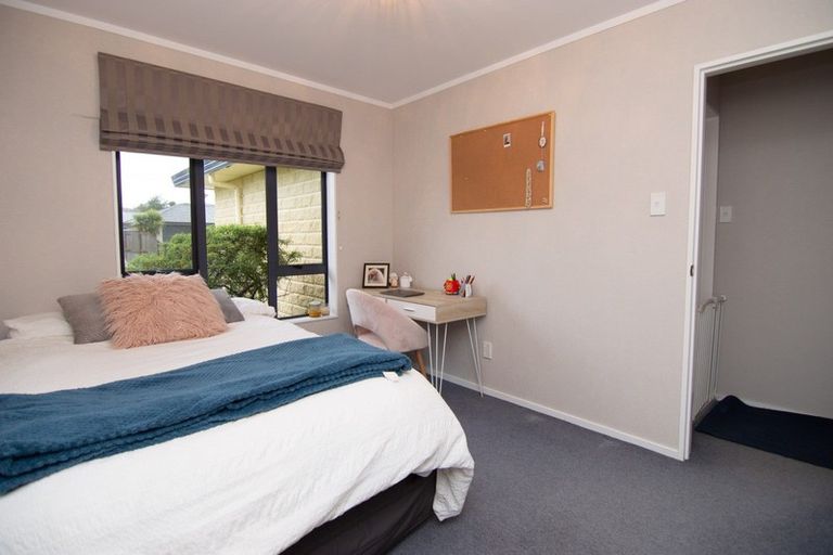 Photo of property in 12 Aspen Way, Kelvin Grove, Palmerston North, 4414