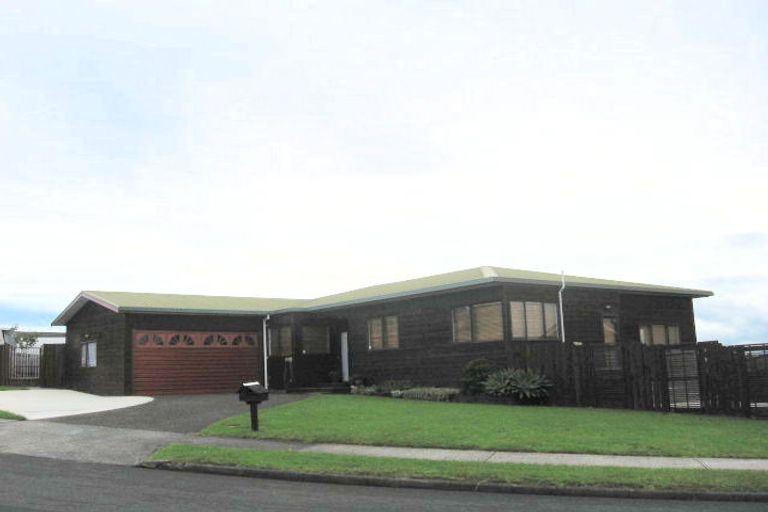 Photo of property in 13 Glenshee Place, Highland Park, Auckland, 2010