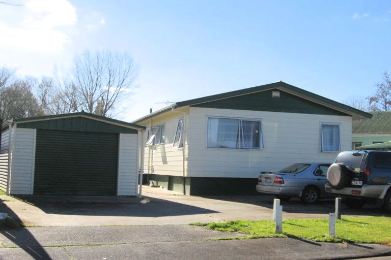 Photo of property in 13 Tilbrook Place, Papakura, 2110
