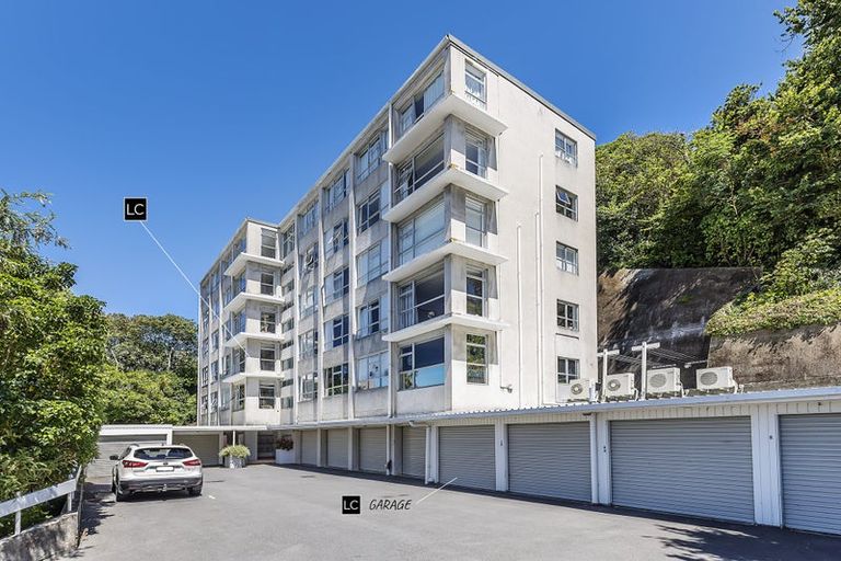 Photo of property in Greenmantle Flats, 88a Salamanca Road, Kelburn, Wellington, 6012