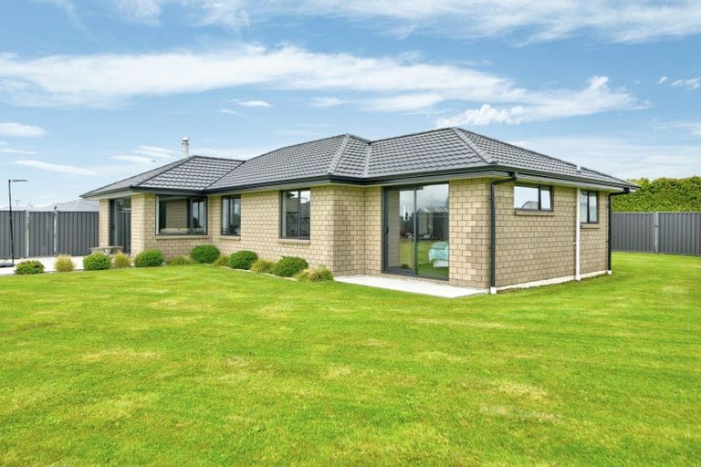 Photo of property in 11 Tui Place, Edendale, Wyndham, 9893