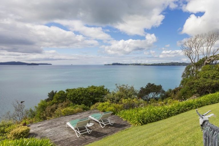Photo of property in 30 Puriri Place, Sandspit, Warkworth, 0982