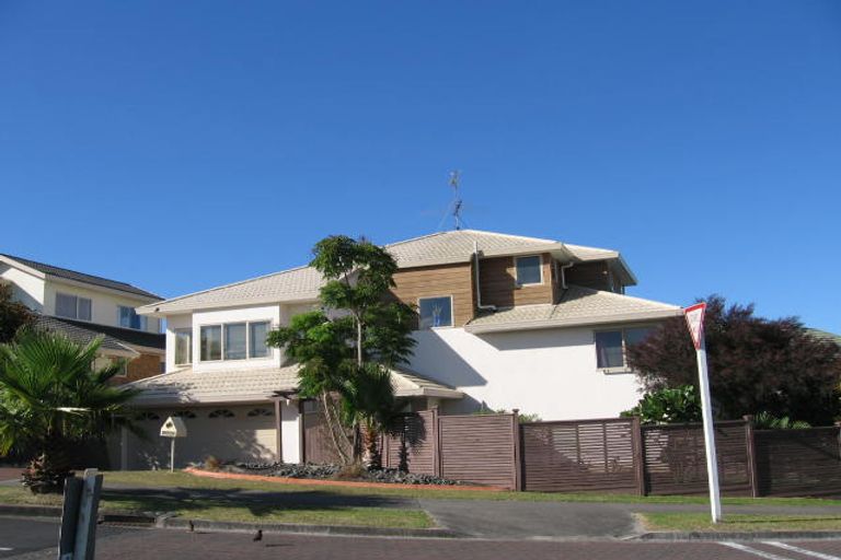 Photo of property in 7 Calypso Way, Unsworth Heights, Auckland, 0632