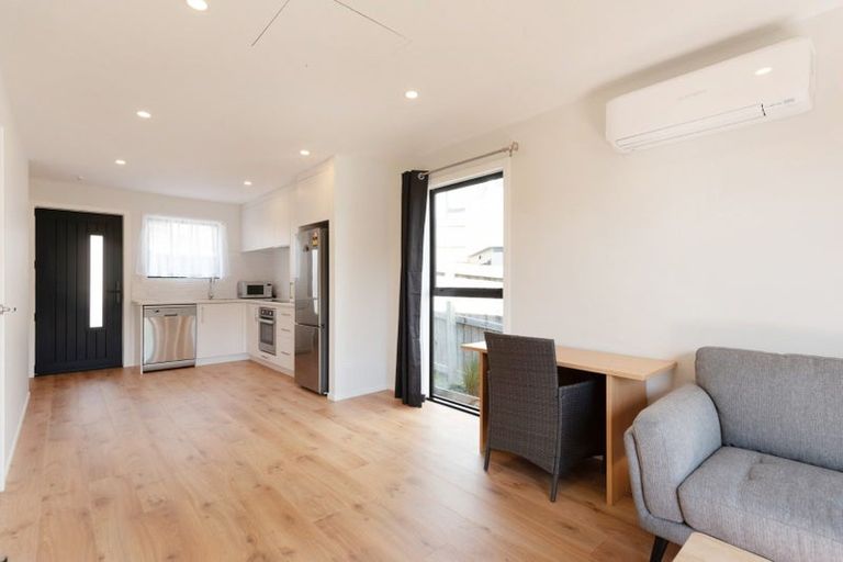 Photo of property in 3/1 Robert Street, Newlands, Wellington, 6037