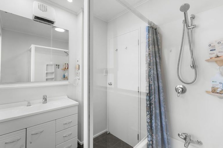 Photo of property in 37 Flower Street, Bryndwr, Christchurch, 8053