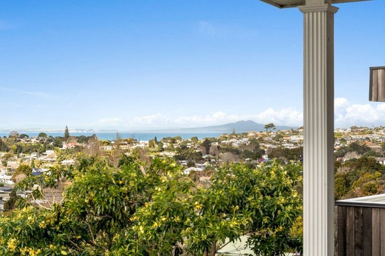 Photo of property in 19 Monyash Road, Manly, Whangaparaoa, 0930