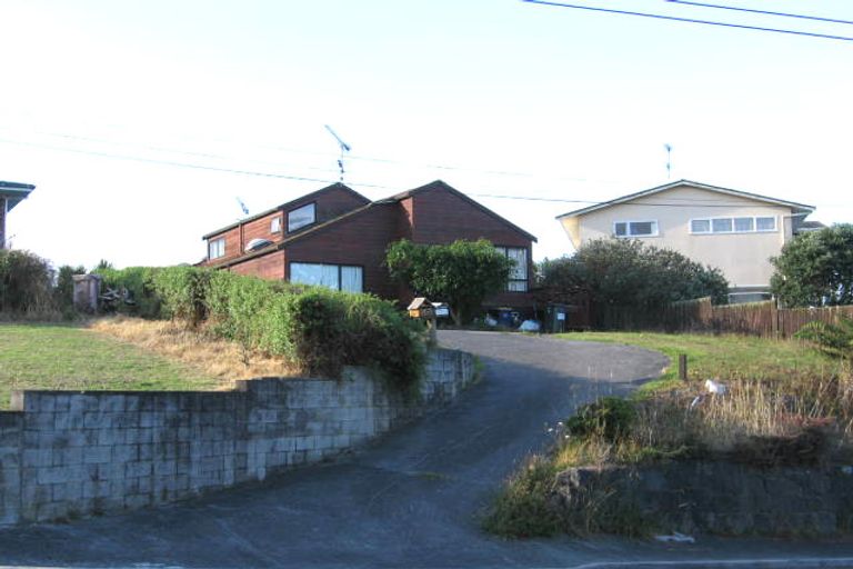 Photo of property in 1/3 Ellangowan Road, Waiake, Auckland, 0630