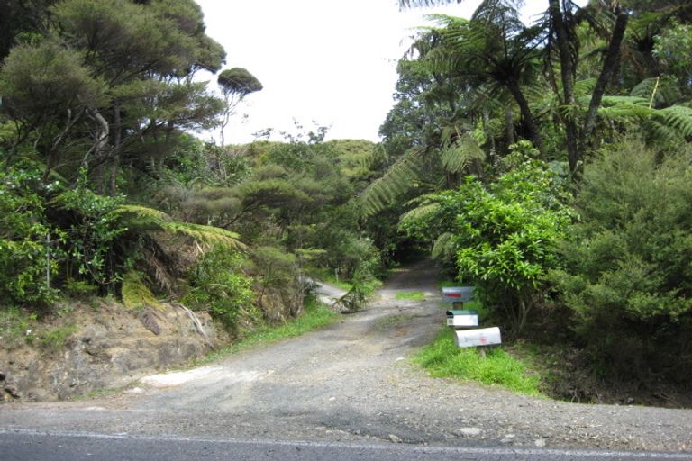 Photo of property in 133 Piha Road, Piha, 0772