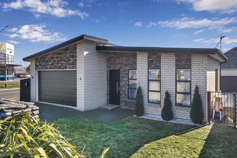 Photo of property in 46 Epsom Road, Sockburn, Christchurch, 8042