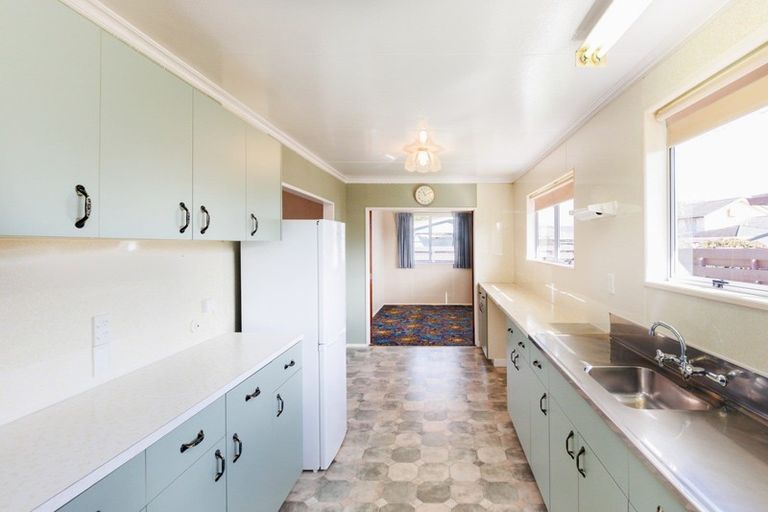 Photo of property in 11 Cecil Place, Cloverlea, Palmerston North, 4412