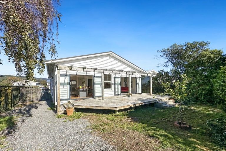 Photo of property in 9 Elizabeth Street, Moera, Lower Hutt, 5010