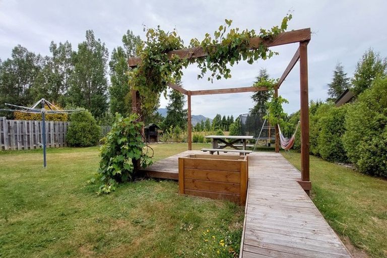 Photo of property in 5 Charles Court, Lake Hawea, Wanaka, 9382