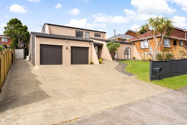 Photo of property in 31 Stranolar Drive, Mount Roskill, Auckland, 1041