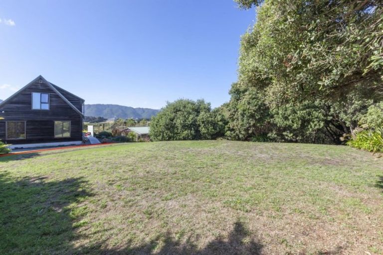 Photo of property in 44 Freyberg Crescent, Waikanae Beach, Waikanae, 5036