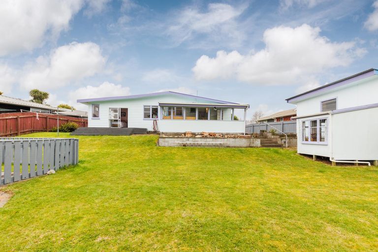 Photo of property in 27 Parkland Crescent, Terrace End, Palmerston North, 4410