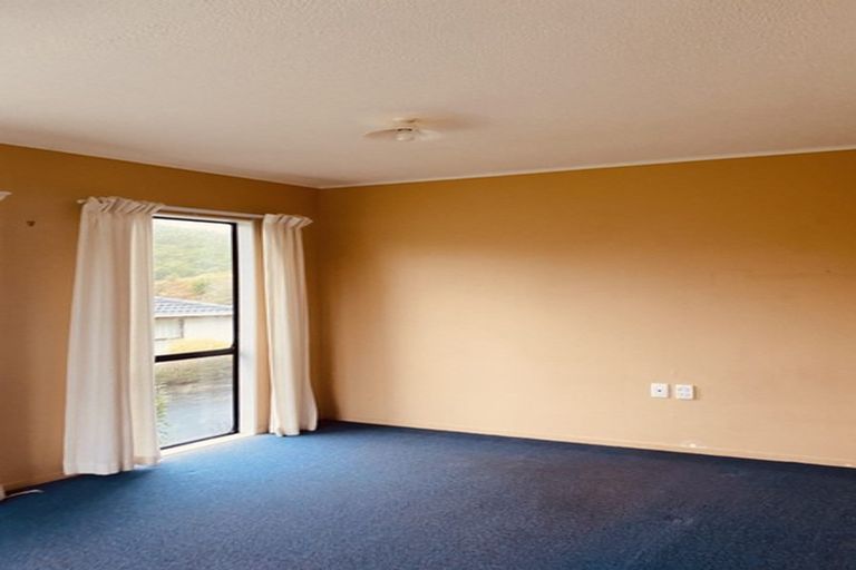 Photo of property in 8 Bushland Grove, Paparangi, Wellington, 6037