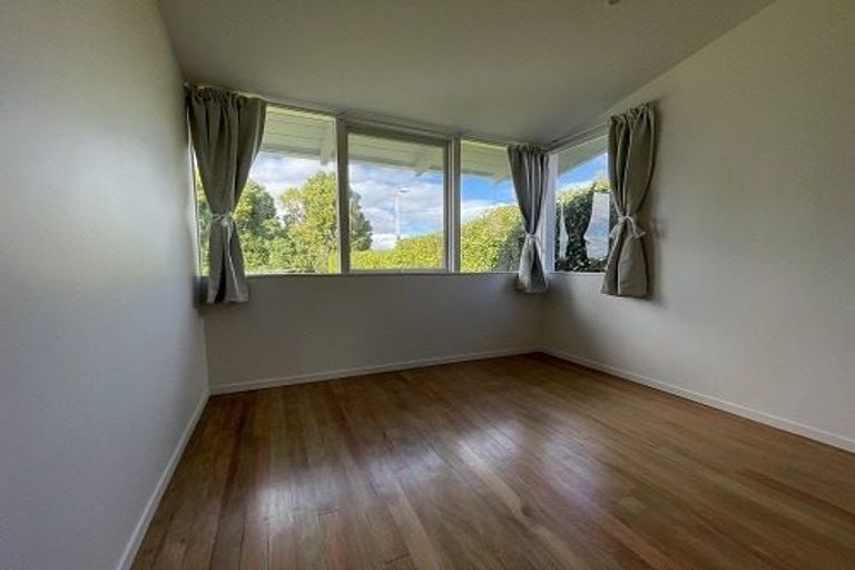 Photo of property in 71 Tiroroa Avenue, Te Atatu South, Auckland, 0610