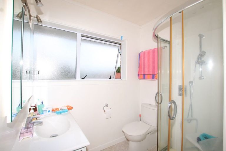 Photo of property in 5 Amberley Avenue, Te Atatu South, Auckland, 0610