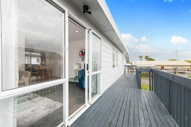 Photo of property in 2/43 Solveig Place, Randwick Park, Auckland, 2105