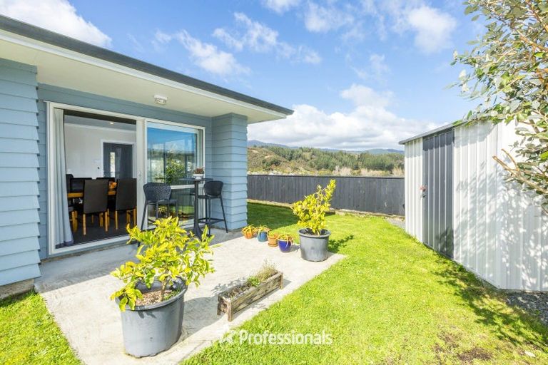 Photo of property in 88 Sunstone Crescent, Timberlea, Upper Hutt, 5018