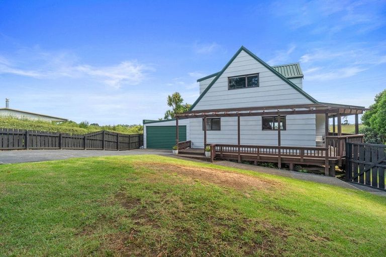 Photo of property in 16 Hawke Place, Pukekohe, 2120