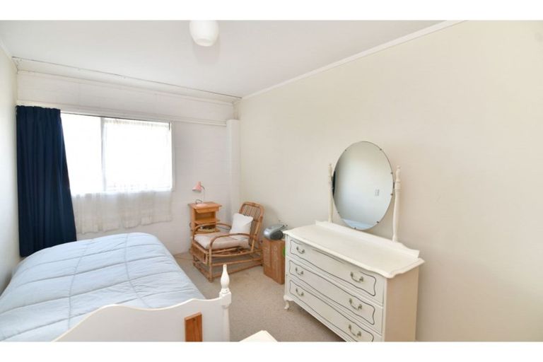 Photo of property in 1 Orewa Heights Crescent, Orewa, 0931