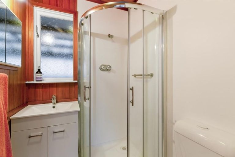 Photo of property in 2 Cara Crescent, Paparangi, Wellington, 6037